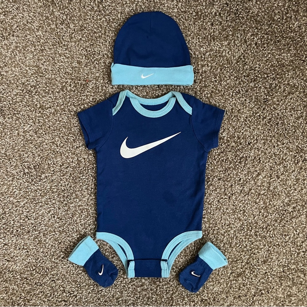 Nike Blue & White  3 Piece Matching Set Size 6-12 Months